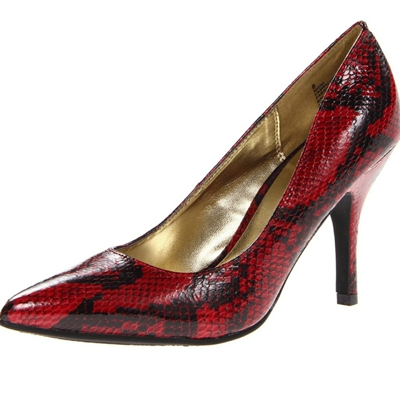 🔥SALE🔥Rampage Red Nicki Embossed Snake Skin Pumps 8 - Picture 1 of 12